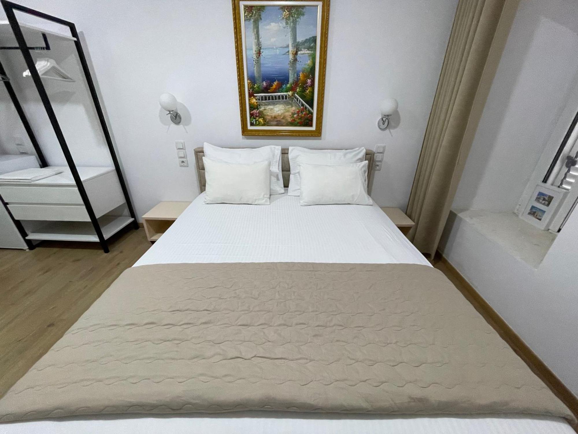 Guesthouse Near The Castle Of Himare Ngoại thất bức ảnh