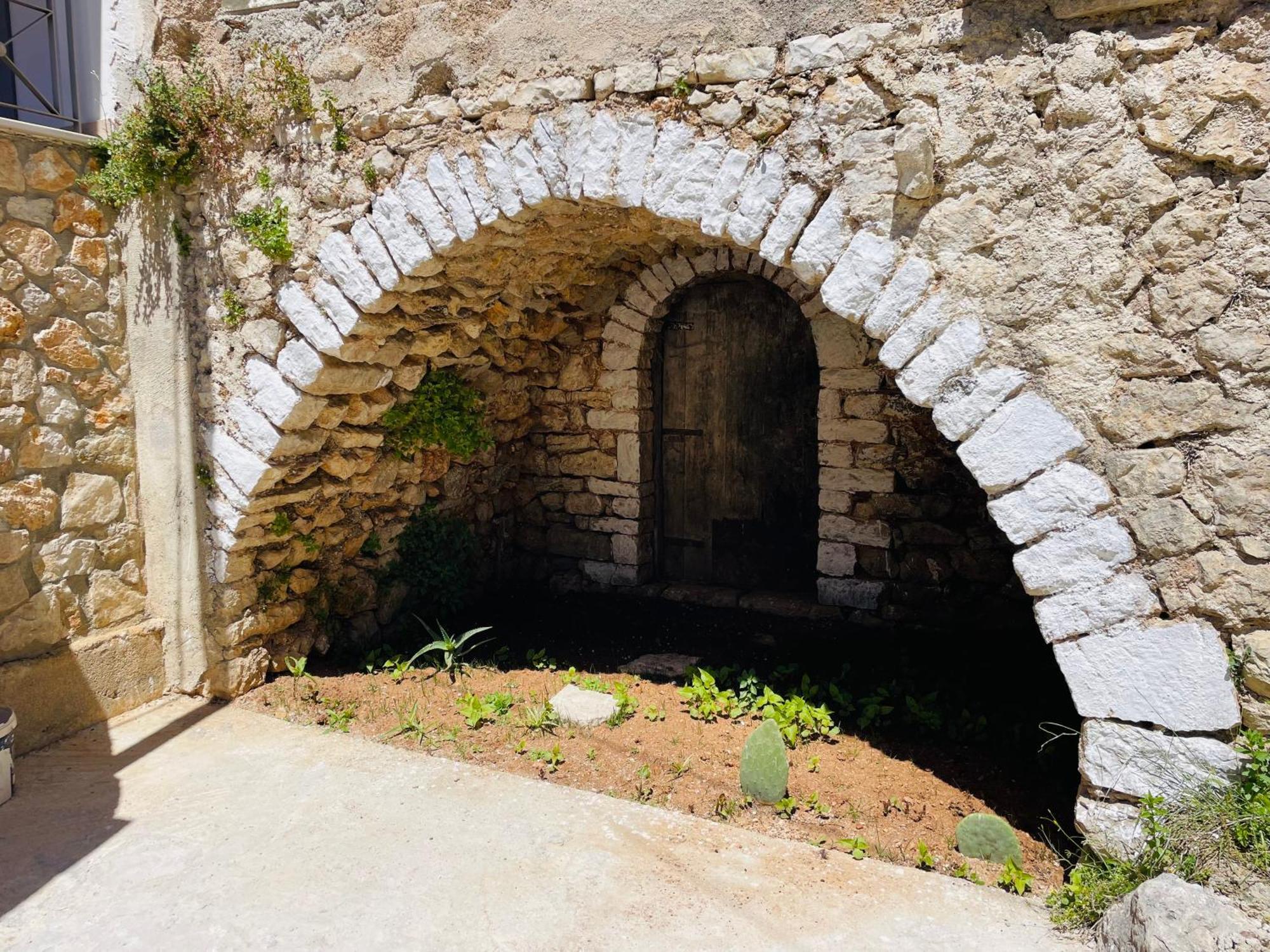 Guesthouse Near The Castle Of Himare Ngoại thất bức ảnh