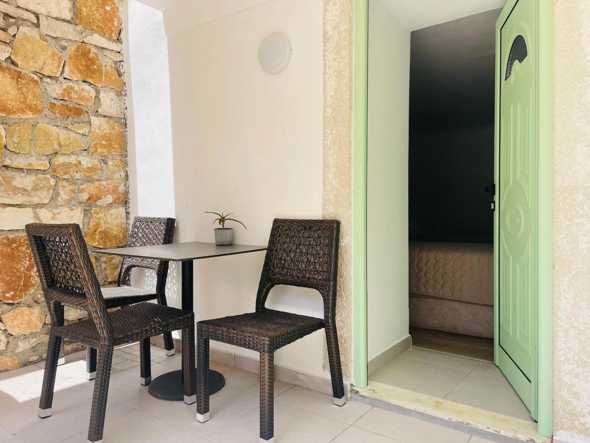 Guesthouse Near The Castle Of Himare Ngoại thất bức ảnh
