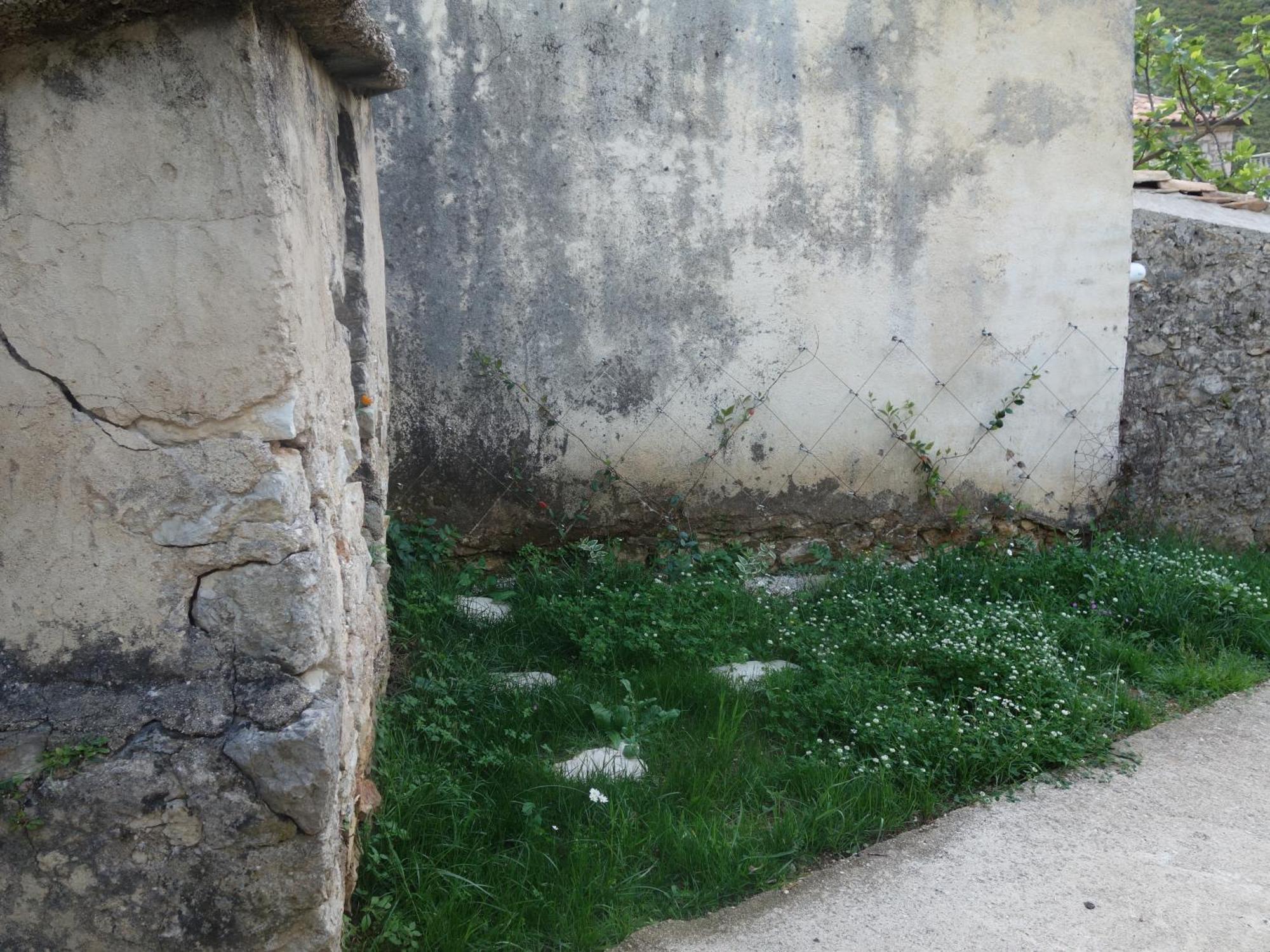 Guesthouse Near The Castle Of Himare Ngoại thất bức ảnh
